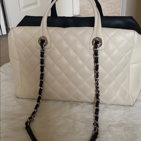 Chanel - Picture 2 of 4